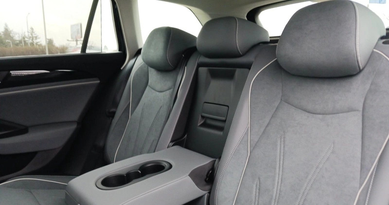 Volkswagen Passat cena 198200 przebieg: 10, rok produkcji 2024 z Wadowice małe 667